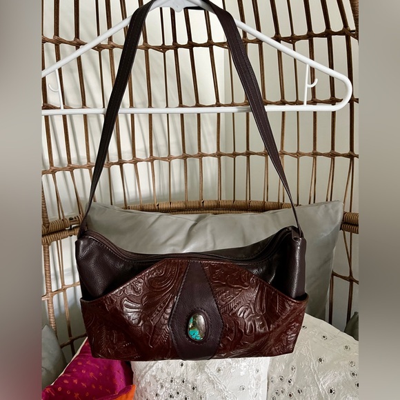 Handmade handbag with tooled leather details and turquoise center stone - Picture 4 of 10